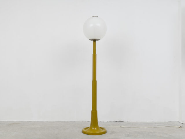 Tall floor lamp