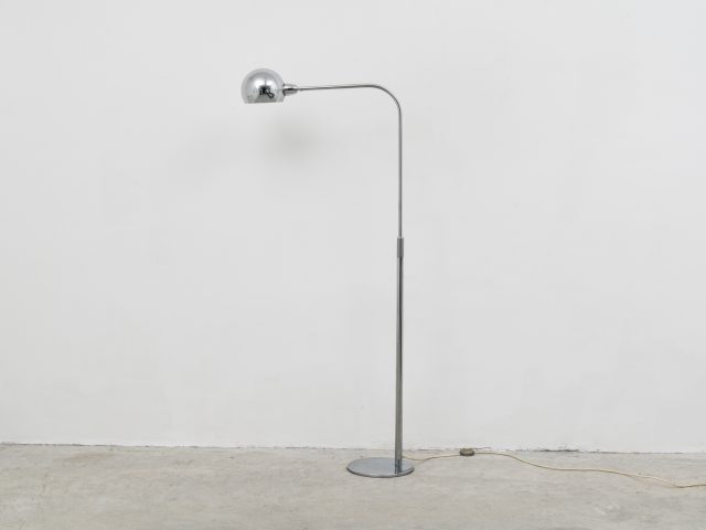“Venticinque” swiveling and adjustable floor lamp for Candle