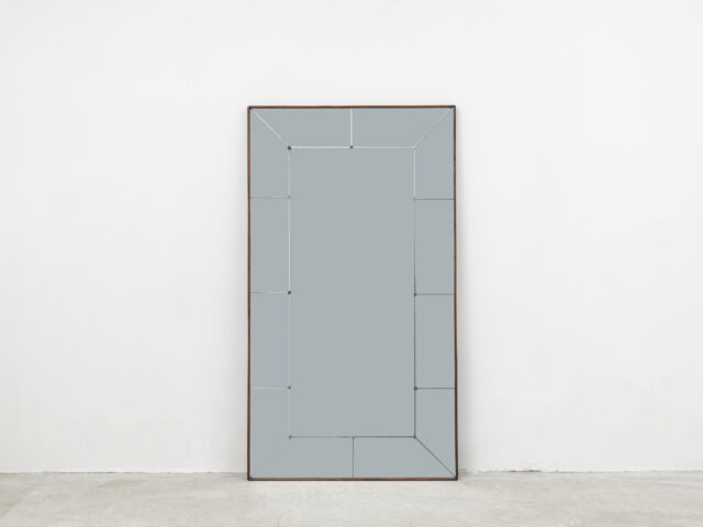 Large wall mirror for Framar