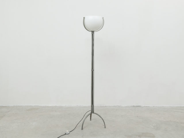 Tripod floor lamp for O-Luce