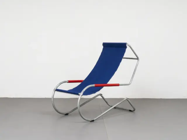 battista and gino giudici lido lounge chair, switzerland galvanised tubular steel frame, blue fabric, red armrests 