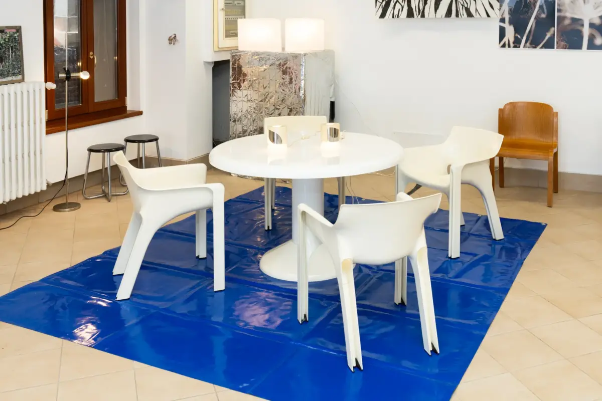 detail of blue pvc carpet with vico magistretti furniture, 1+1 gallery showroom for biennale arte 2026