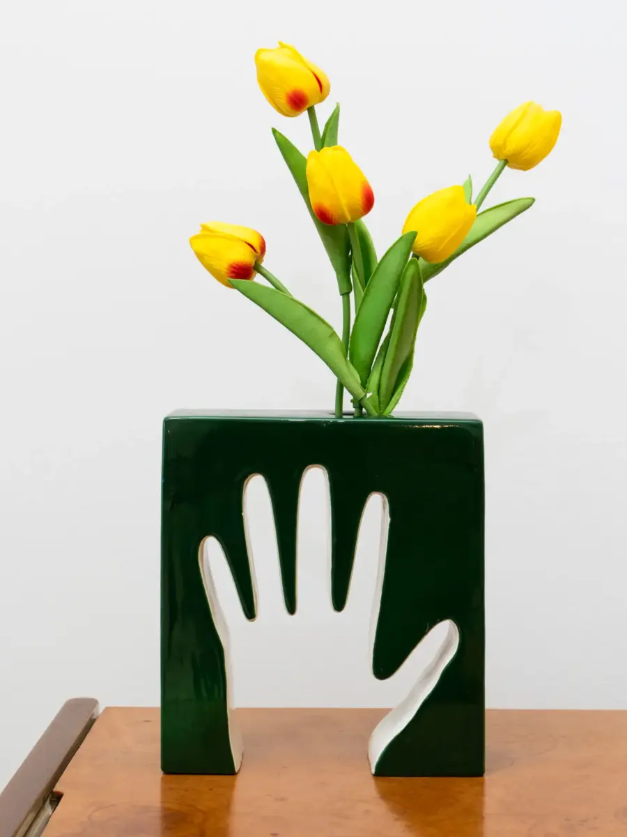 detail of ico and luisa parisi vase for zanolli & sebellin at 1+1 gallery’s temporary showroom in venice, 2026