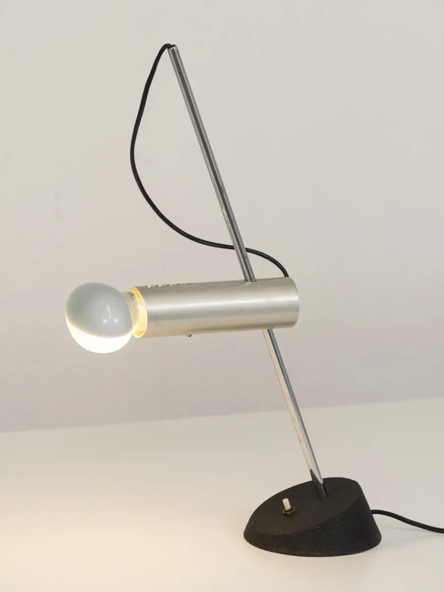 gino sarfatti model 566 table lamp, arteluce 1960s — black cast iron base, chrome stem, lit 