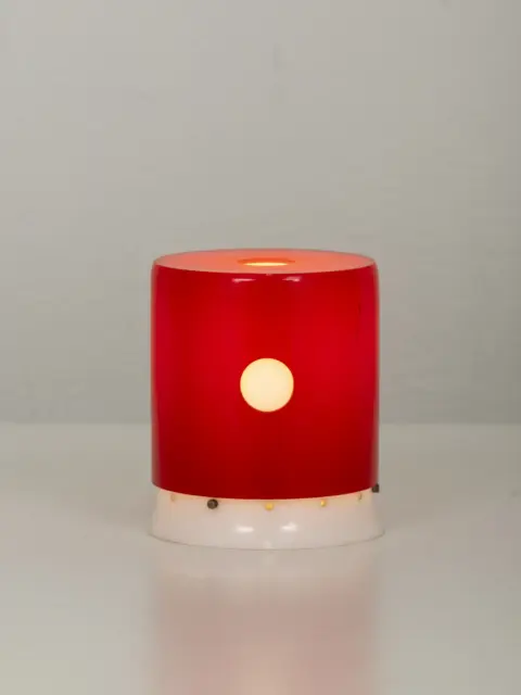 kd8 table lamp for kartell, joe colombo early design, rotating red perspex shade 