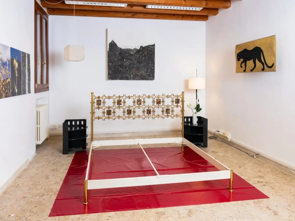 room view in 1+1 showroom for biennale arte 2026, venezia, borsani and pomodoro bed, gardella nightstands, draawing by fabio sonego