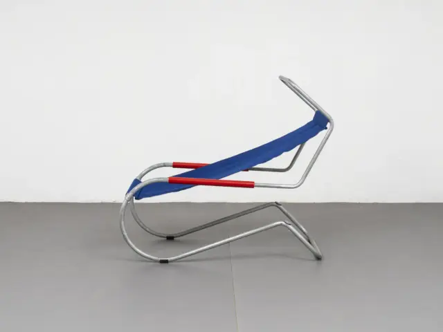 side profile of the giudici lido lounge chair, showing the continuous tubular steel line and slung fabric seat 